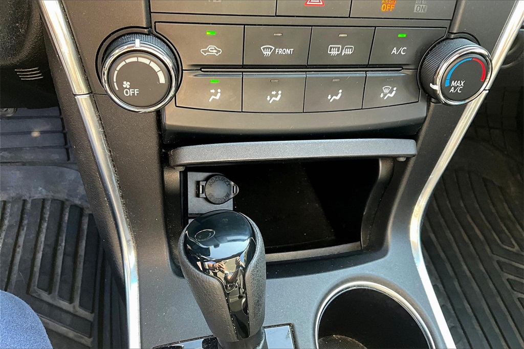 2017 Toyota Camry SE - Photo 26