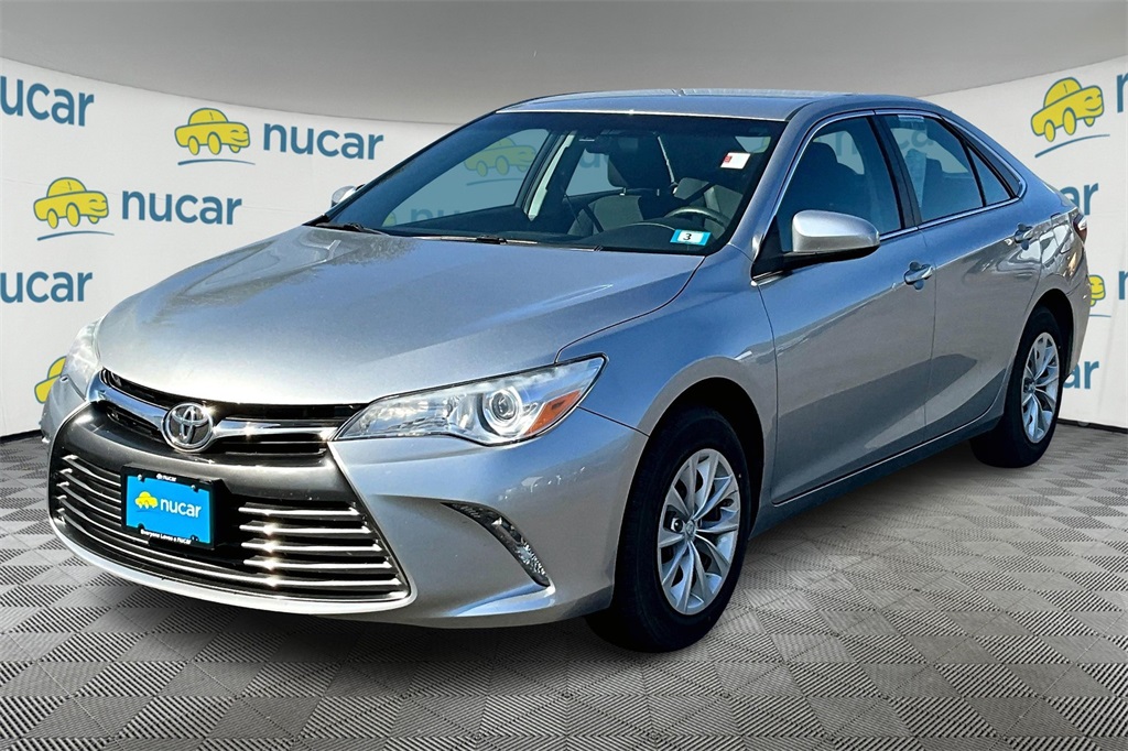 2017 Toyota Camry SE - Photo 3