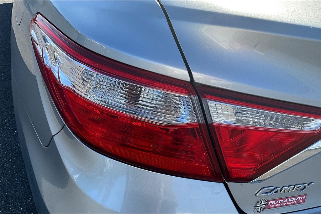 2017 Toyota Camry SE - Photo 32