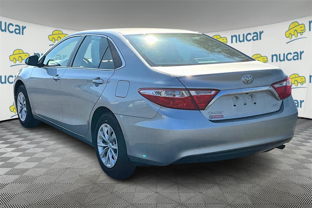 2017 Toyota Camry SE - Photo 4
