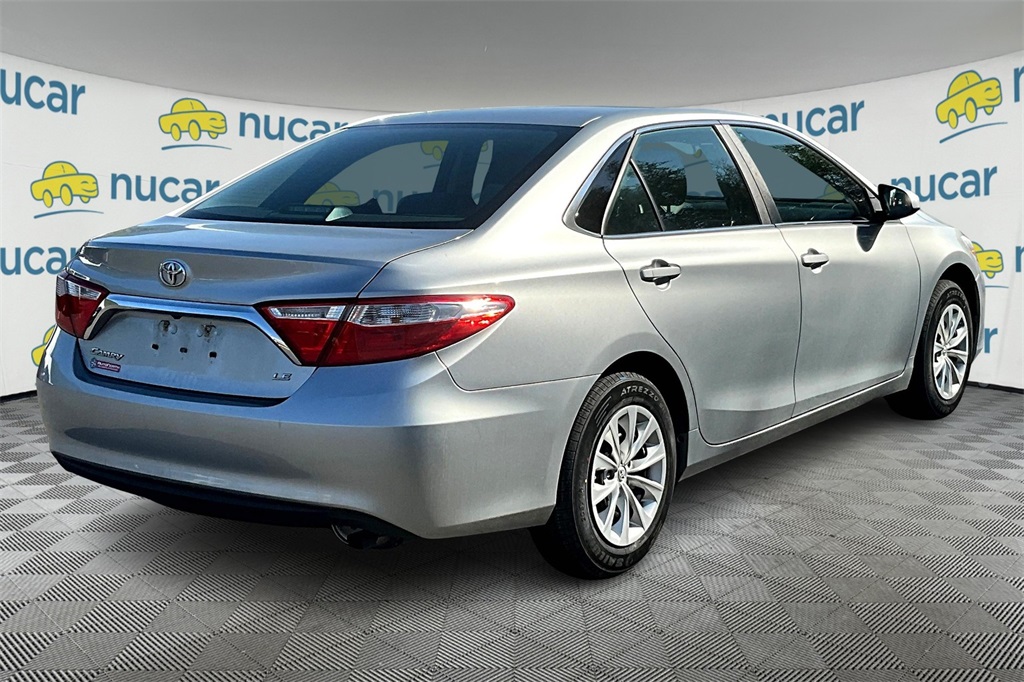 2017 Toyota Camry SE - Photo 6