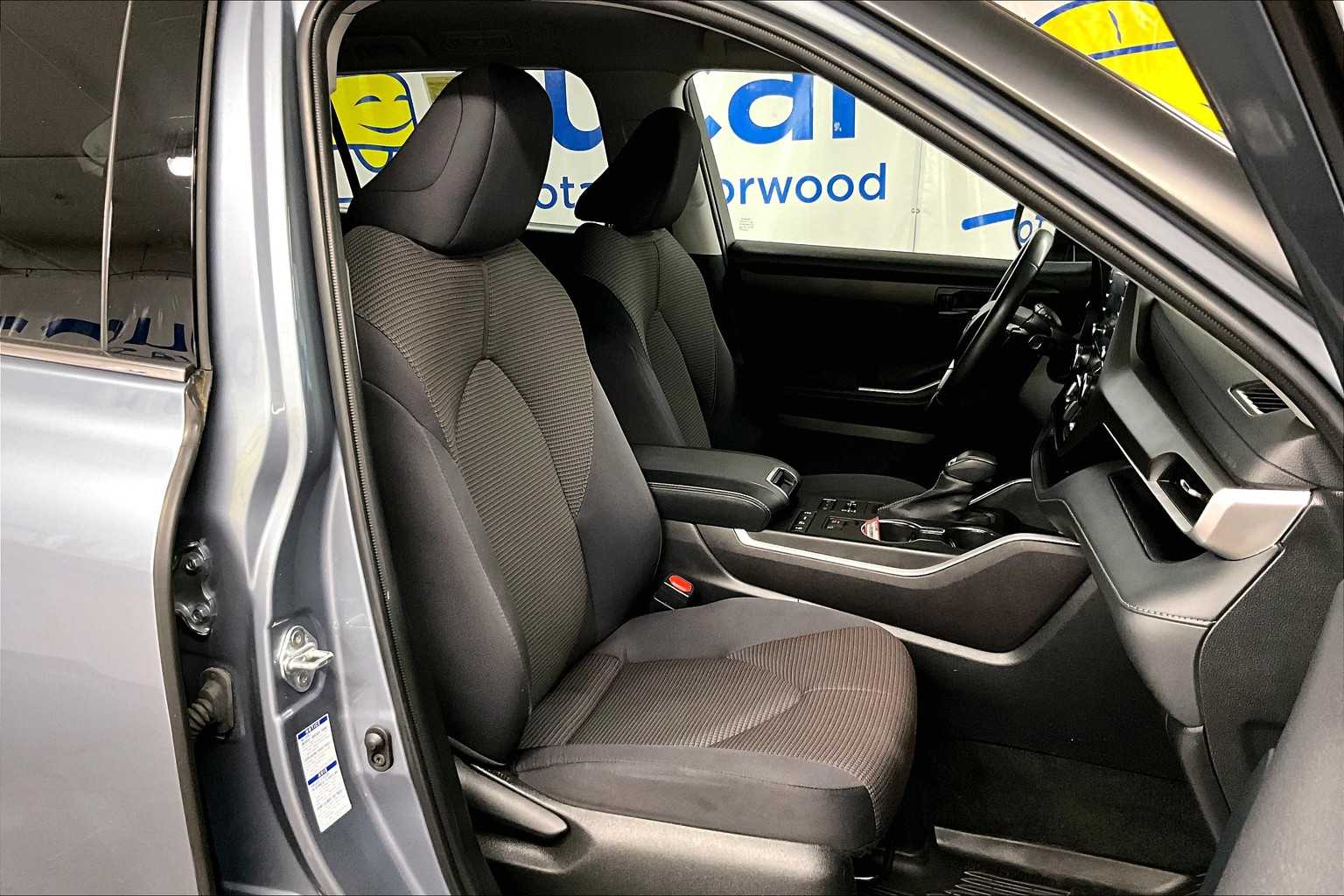 2022 Toyota Highlander LE - Photo 11