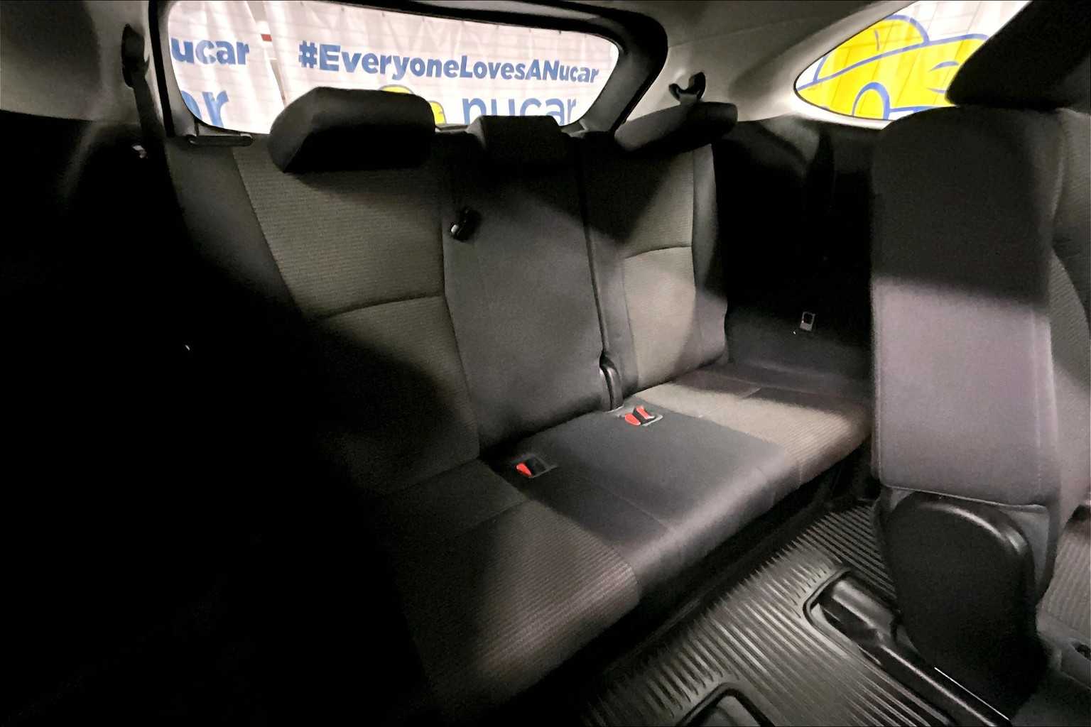 2022 Toyota Highlander LE - Photo 17