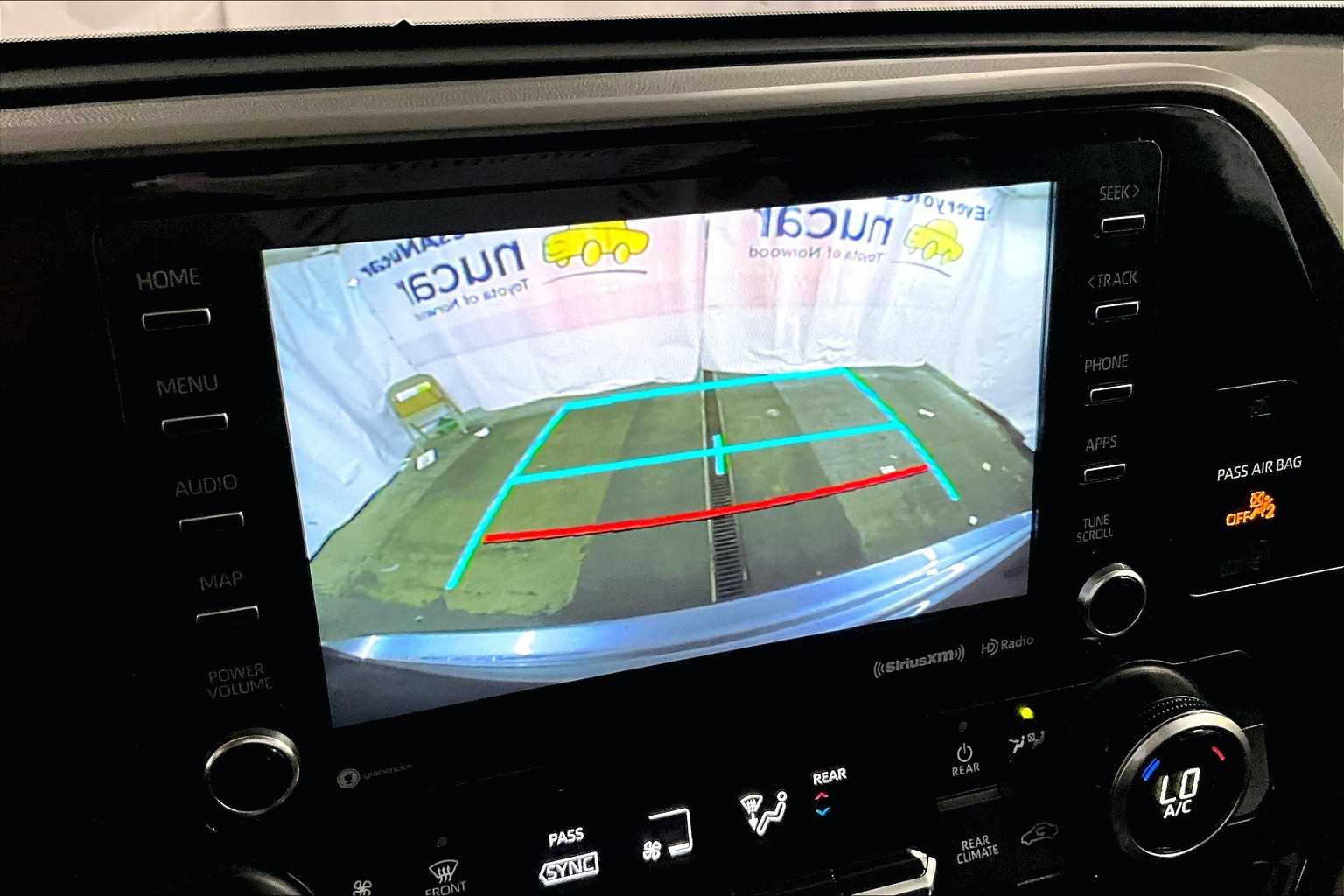 2022 Toyota Highlander LE - Photo 20