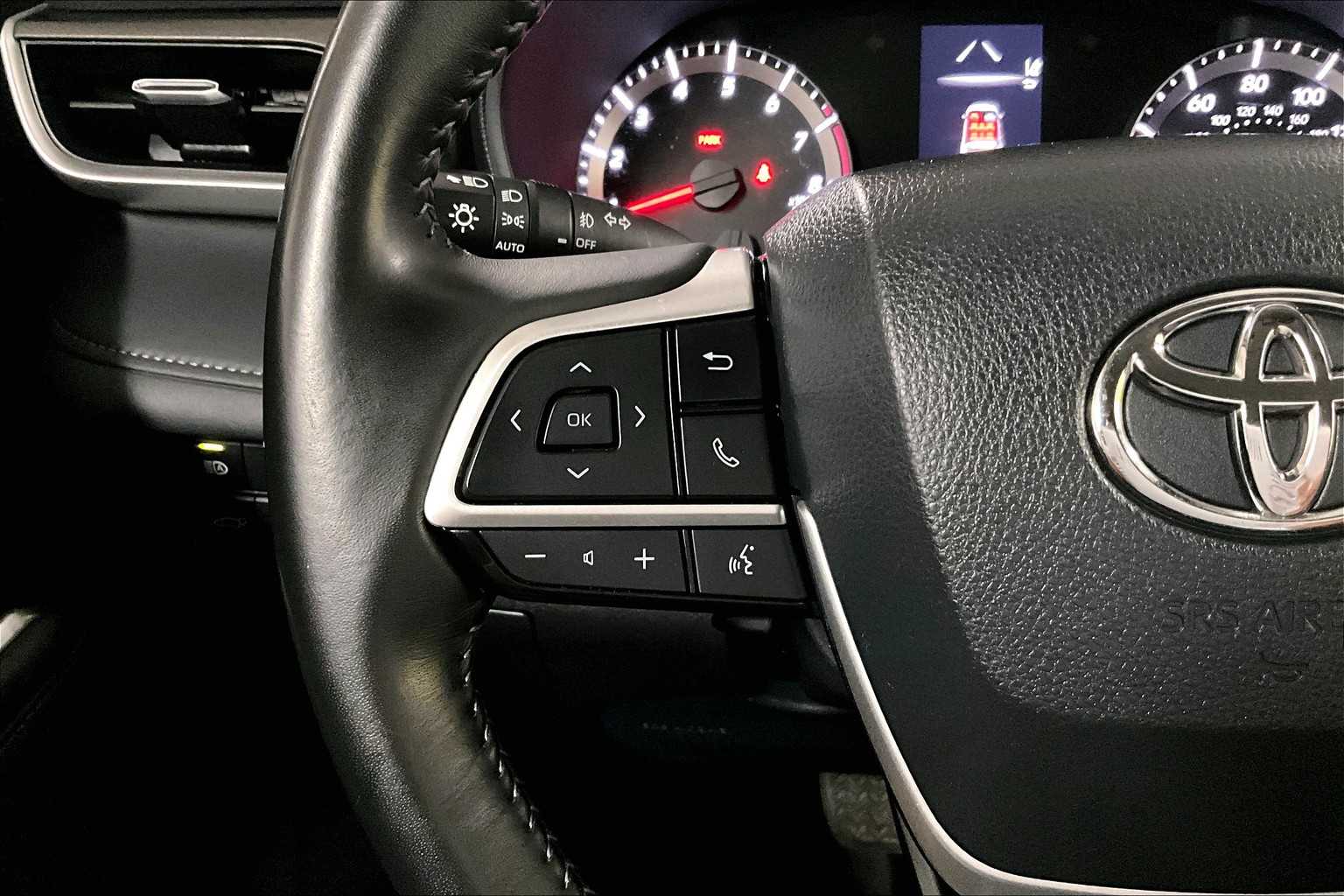 2022 Toyota Highlander LE - Photo 23