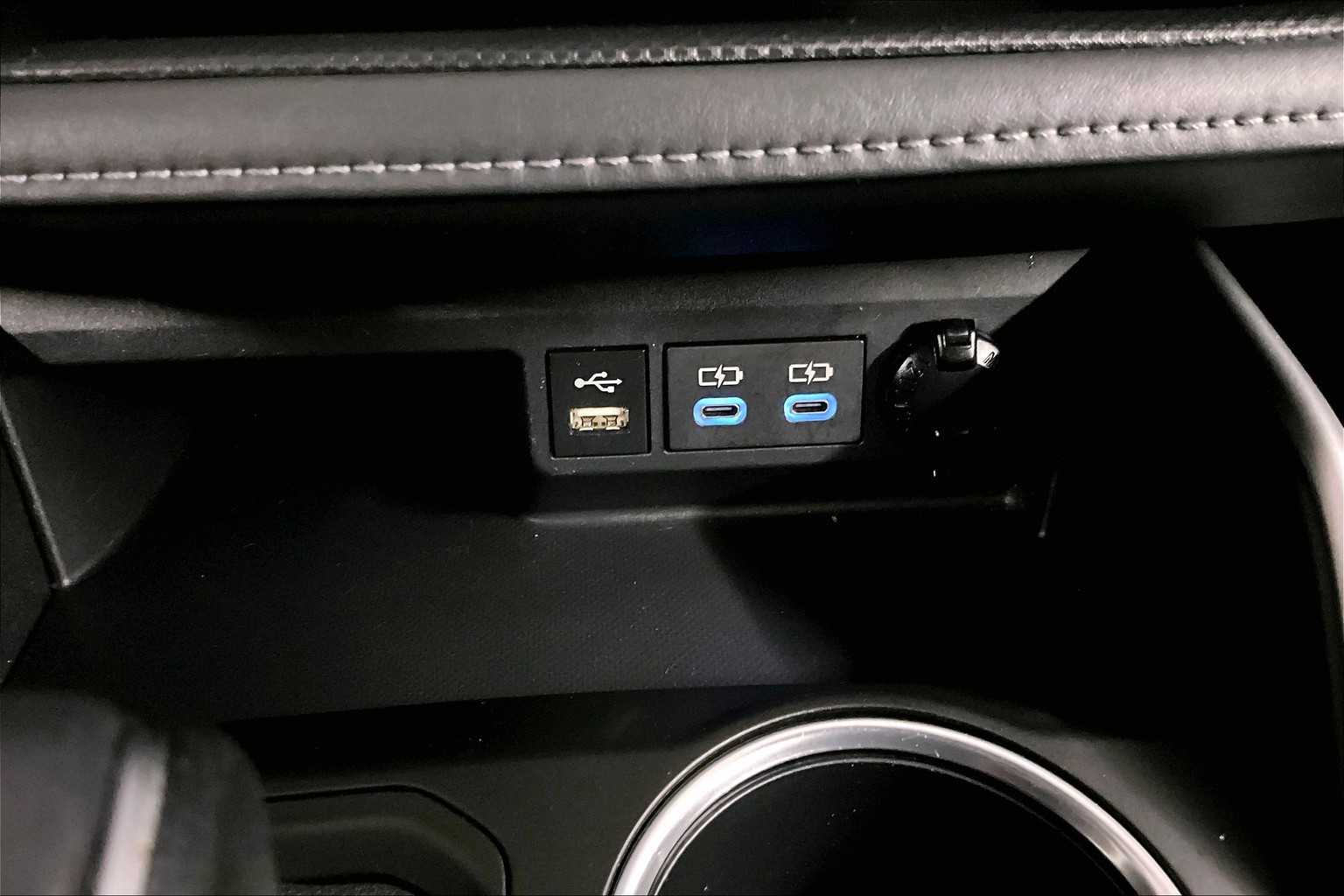 2022 Toyota Highlander LE - Photo 27