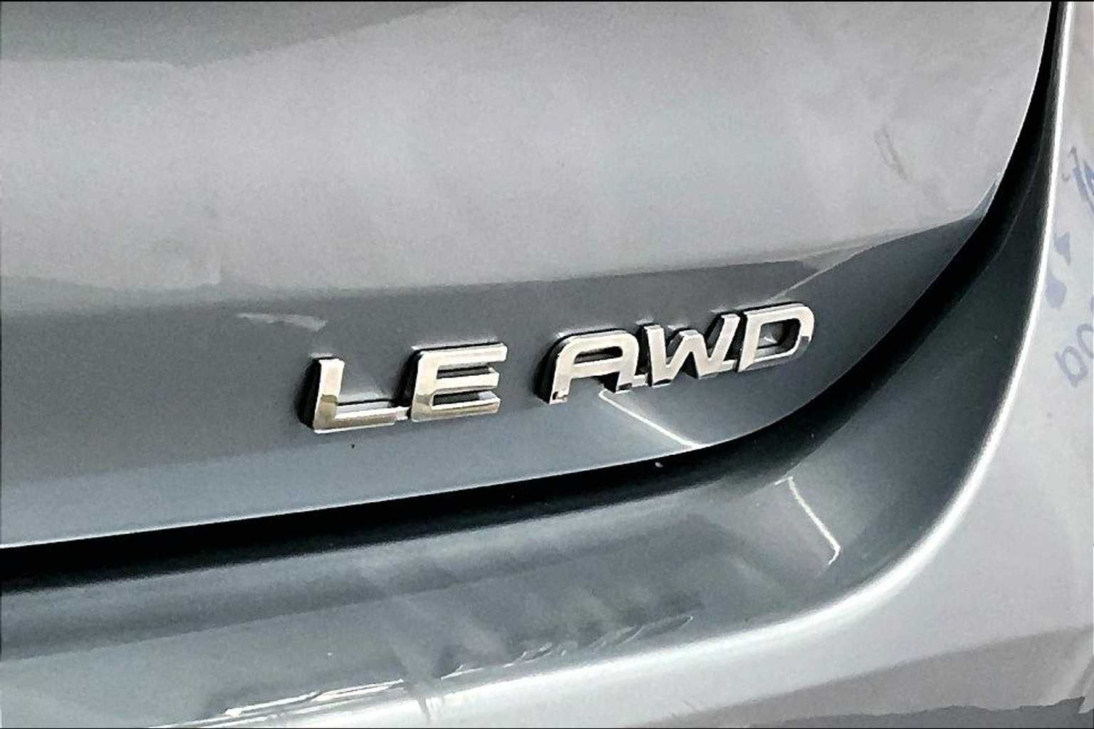 2022 Toyota Highlander LE - Photo 29