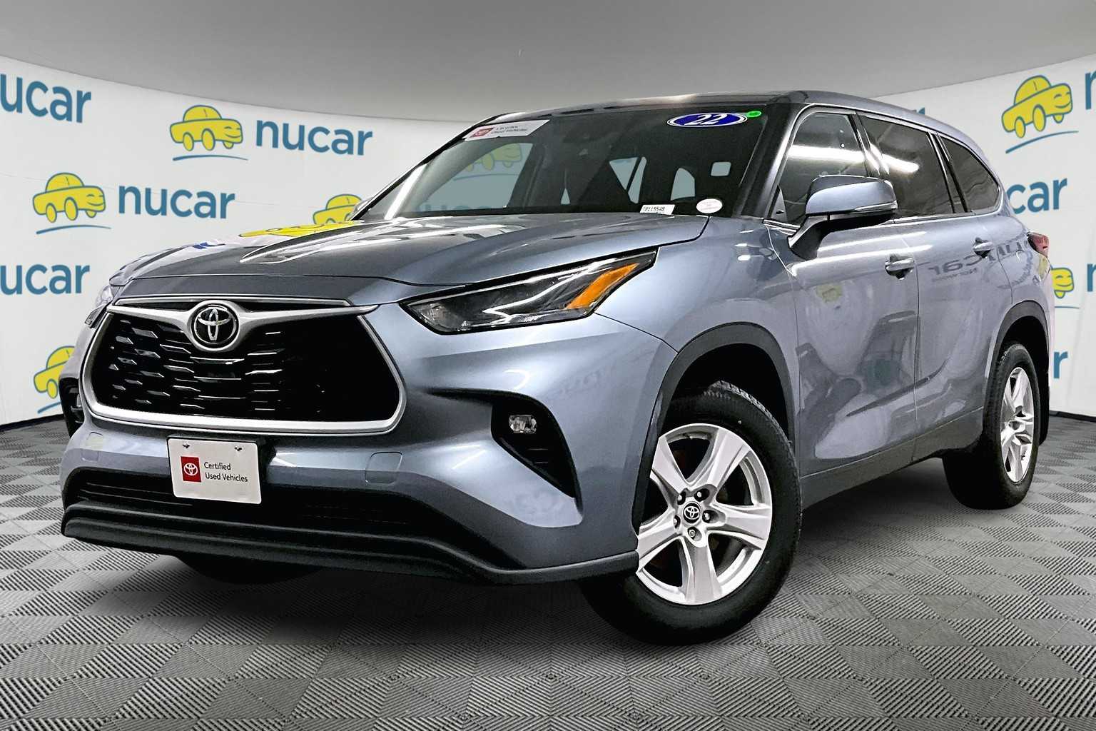 2022 Toyota Highlander LE - Photo 3