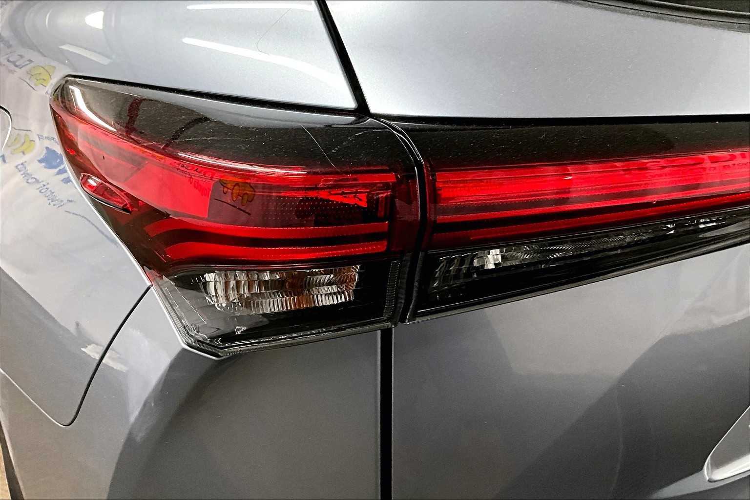 2022 Toyota Highlander LE - Photo 34