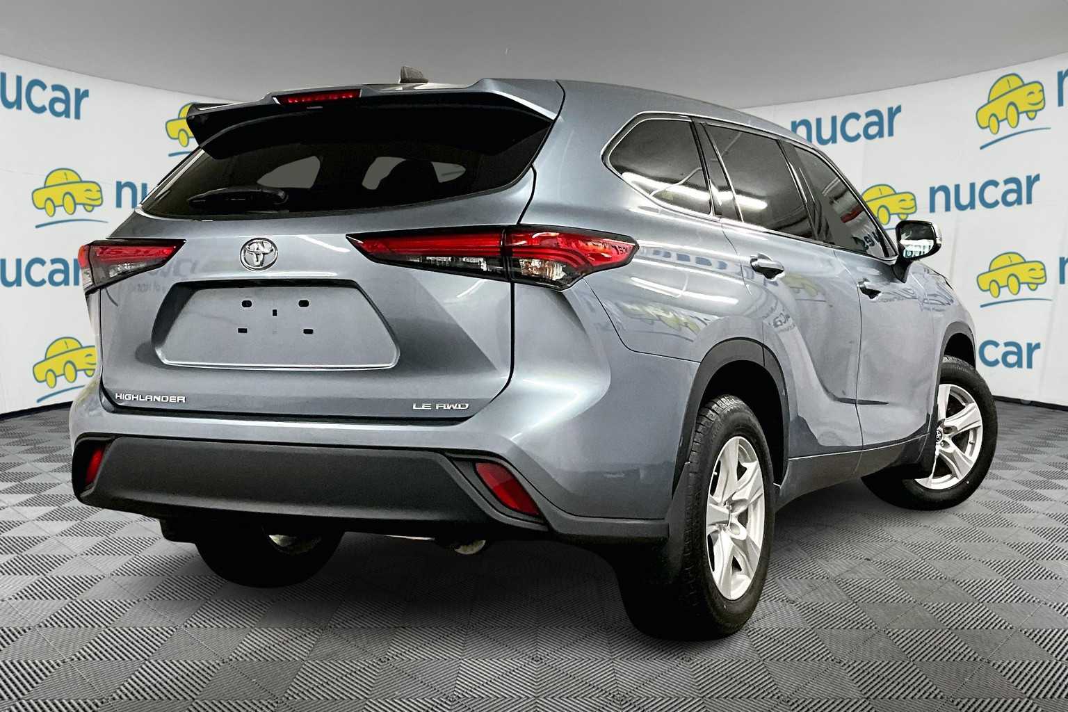 2022 Toyota Highlander LE - Photo 6