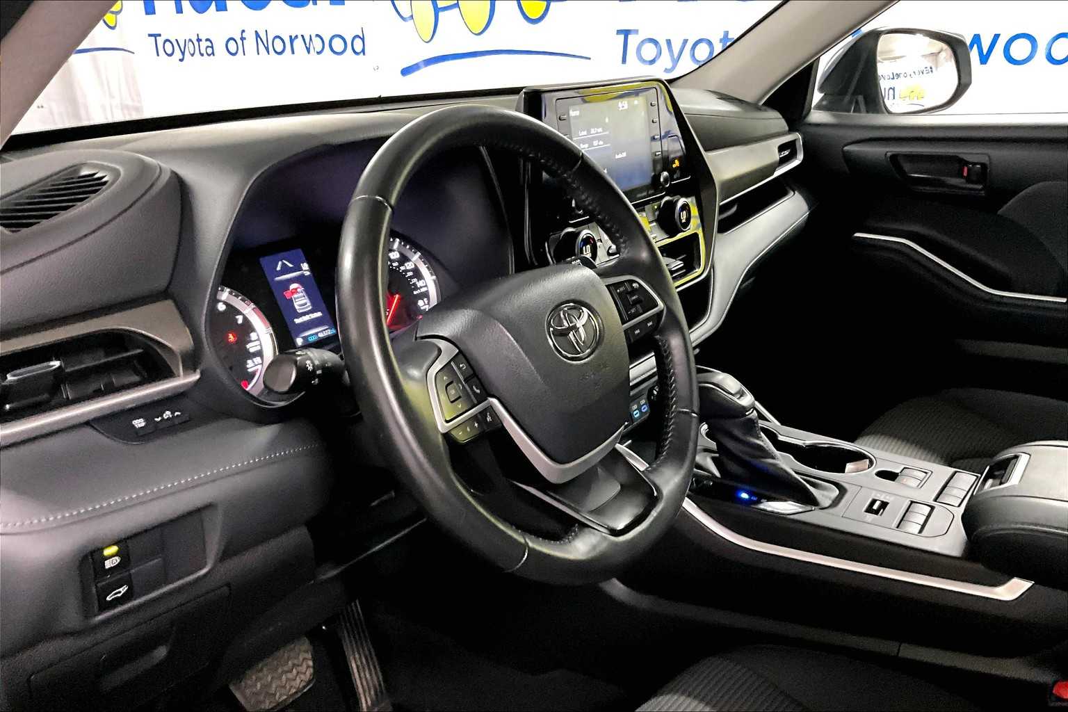 2022 Toyota Highlander LE - Photo 8