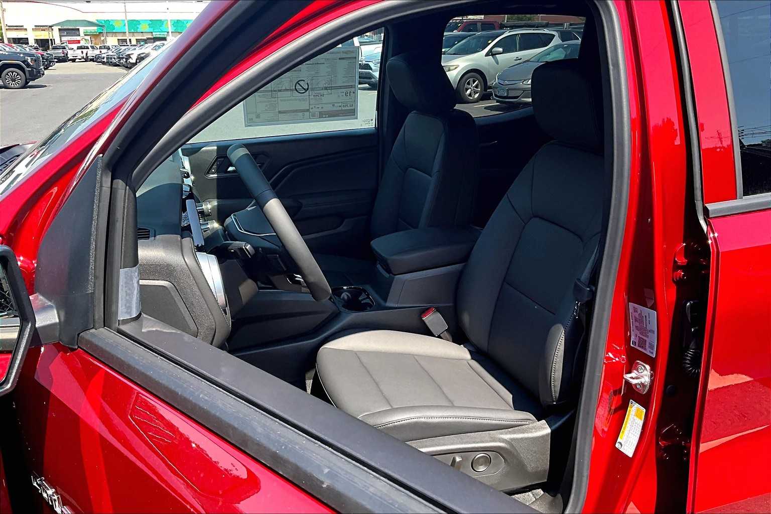 2025 Chevrolet Colorado 4WD LT - Photo 11