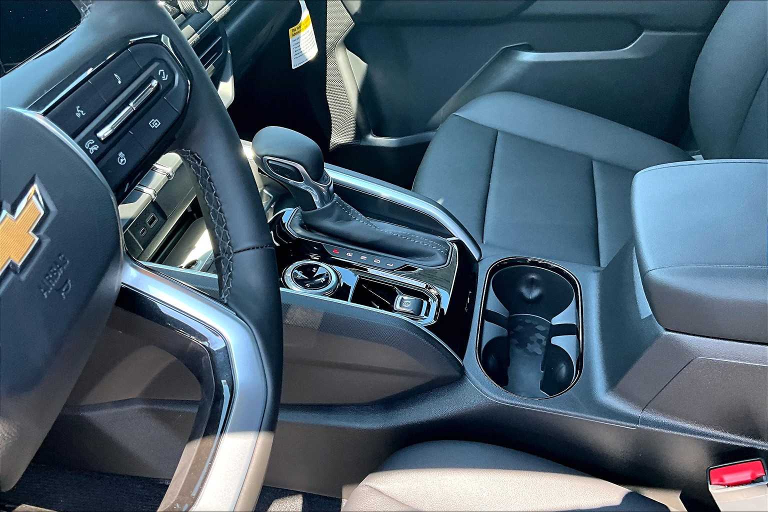 2025 Chevrolet Colorado 4WD LT - Photo 14
