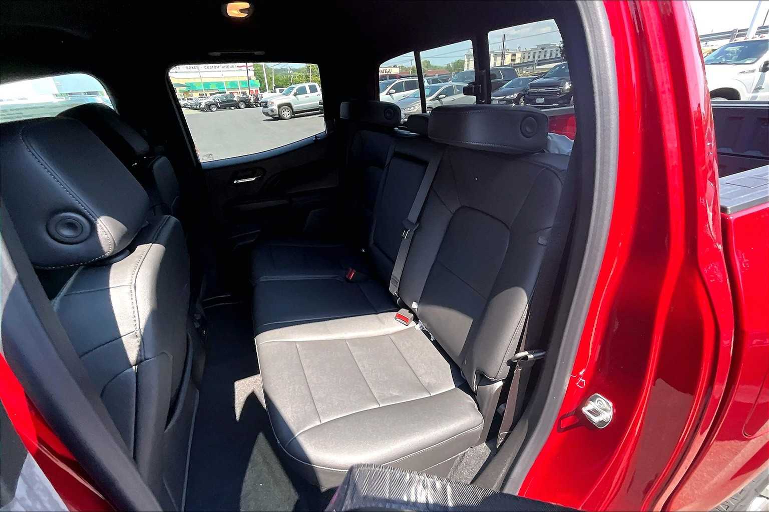 2025 Chevrolet Colorado 4WD LT - Photo 15