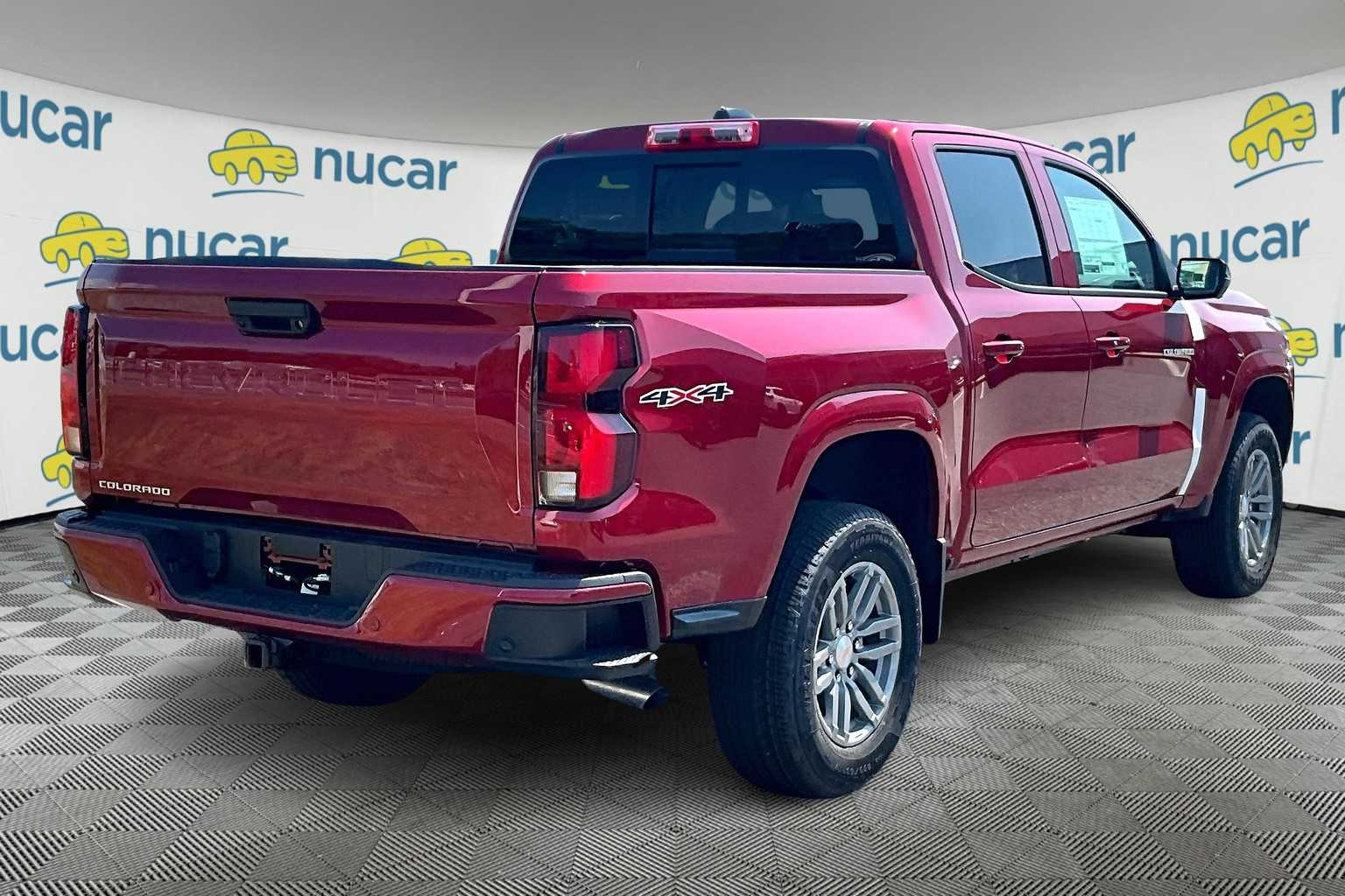 2025 Chevrolet Colorado 4WD LT - Photo 7
