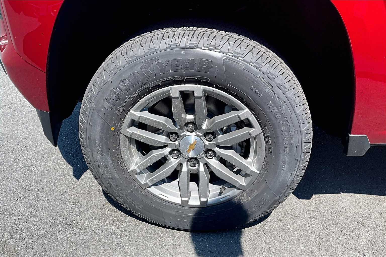 2025 Chevrolet Colorado 4WD LT - Photo 8