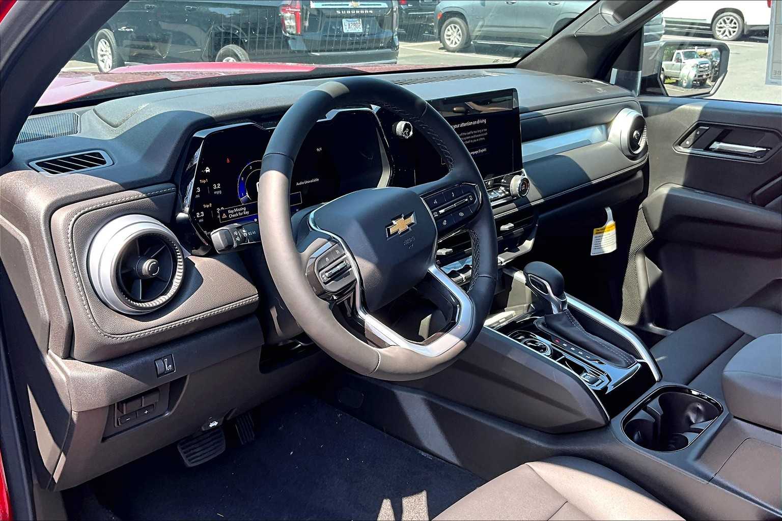 2025 Chevrolet Colorado 4WD LT - Photo 9