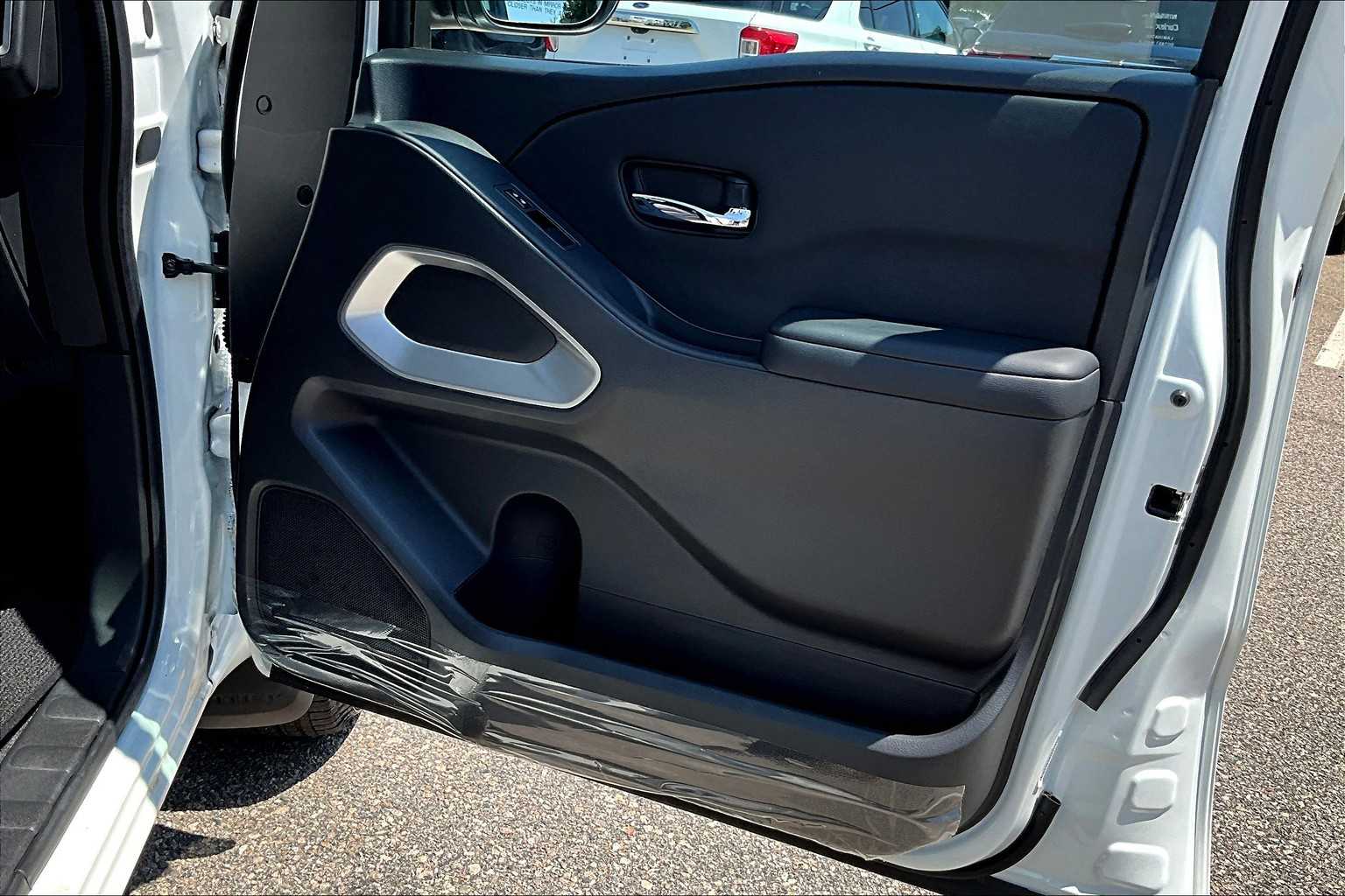 2025 Nissan Frontier SV - Photo 12