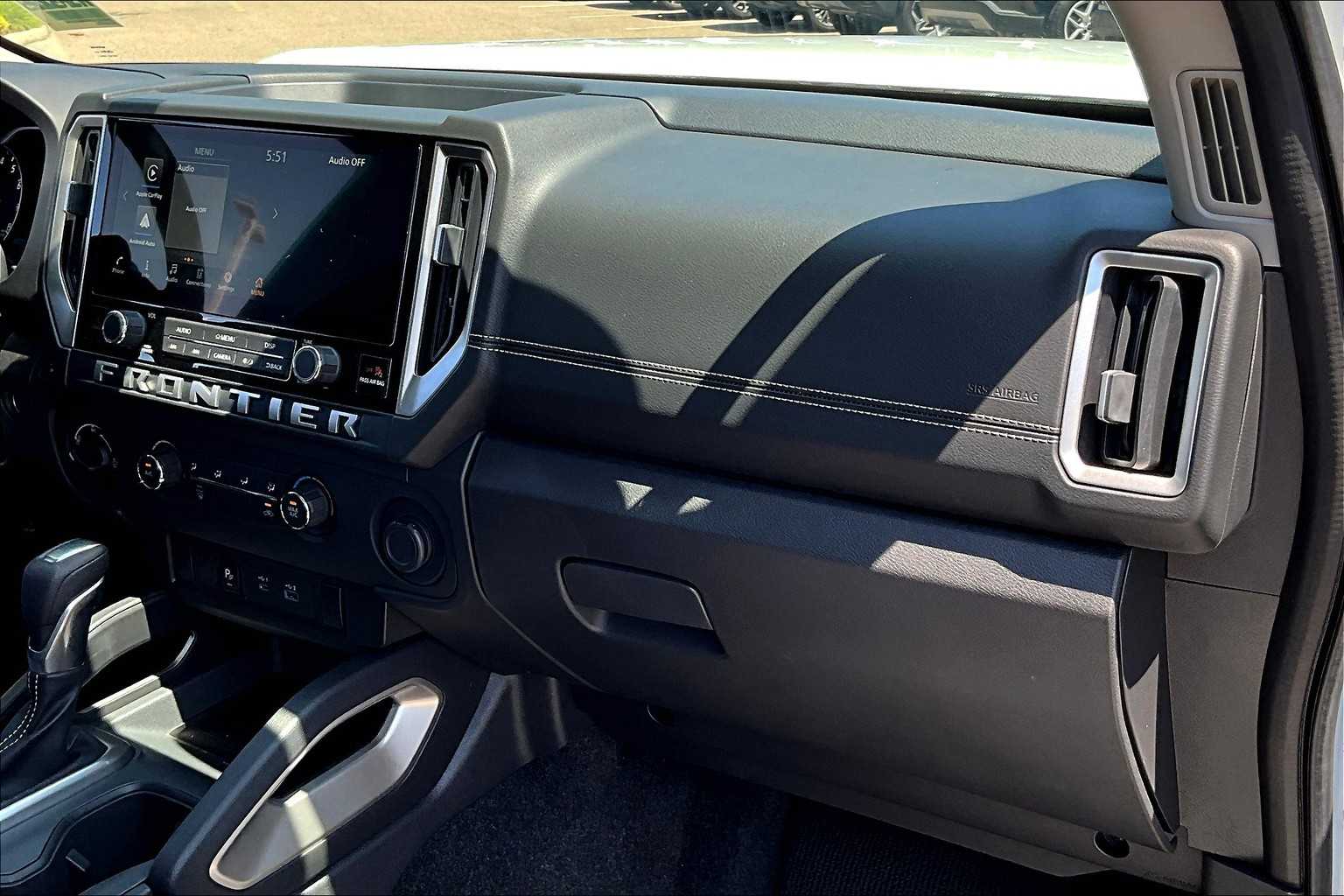 2025 Nissan Frontier SV - Photo 13
