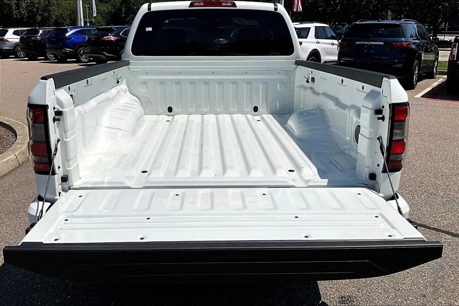 2025 Nissan Frontier SV - Photo 30