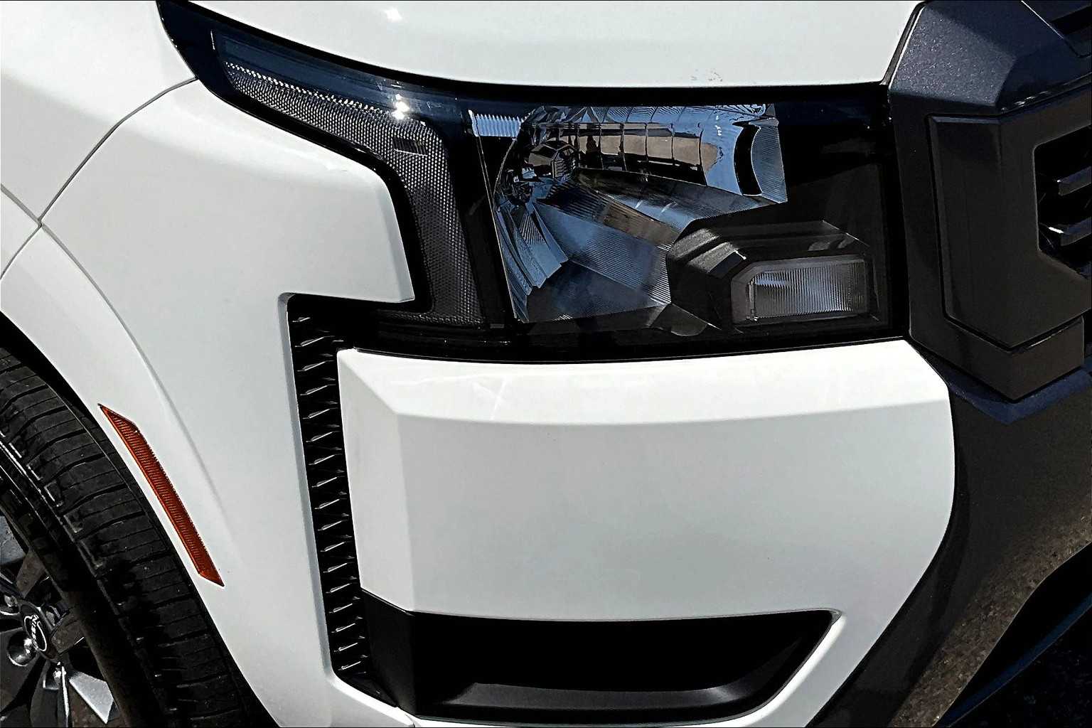 2025 Nissan Frontier SV - Photo 32