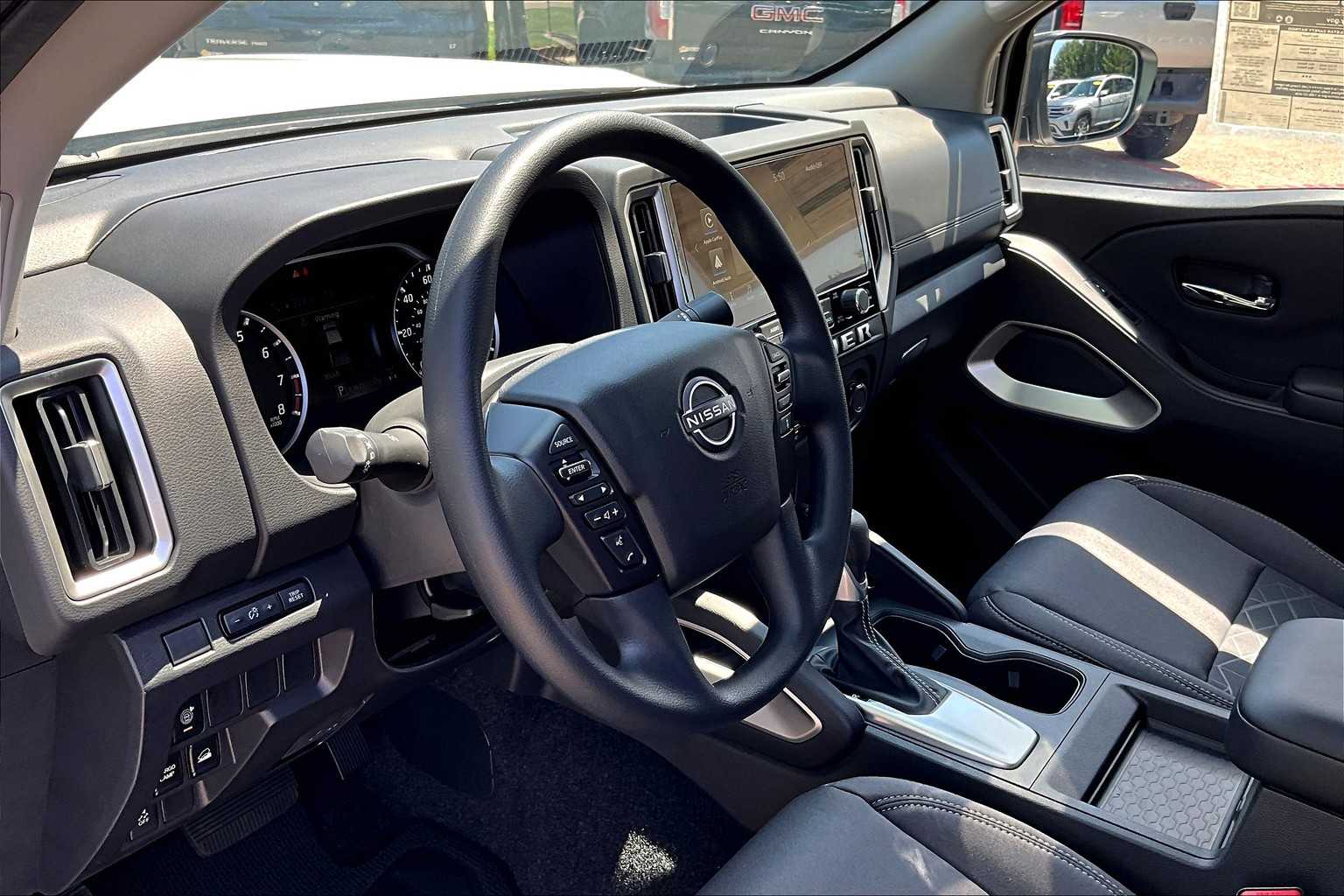 2025 Nissan Frontier SV - Photo 8