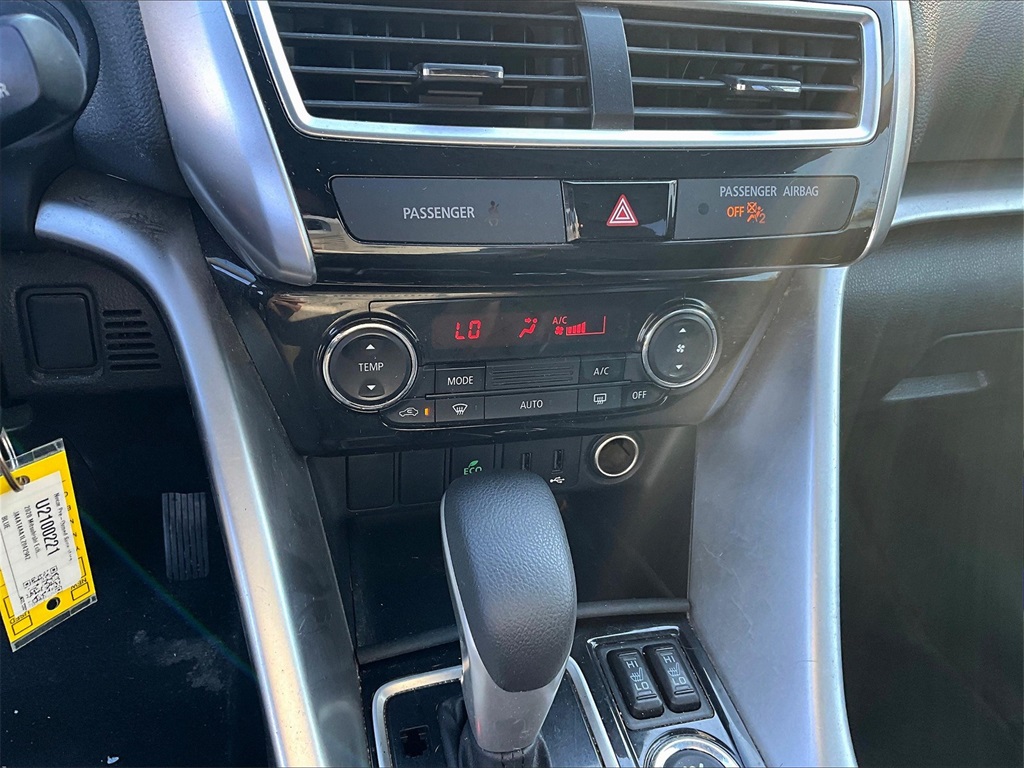 2020 Mitsubishi Eclipse Cross LE - Photo 25