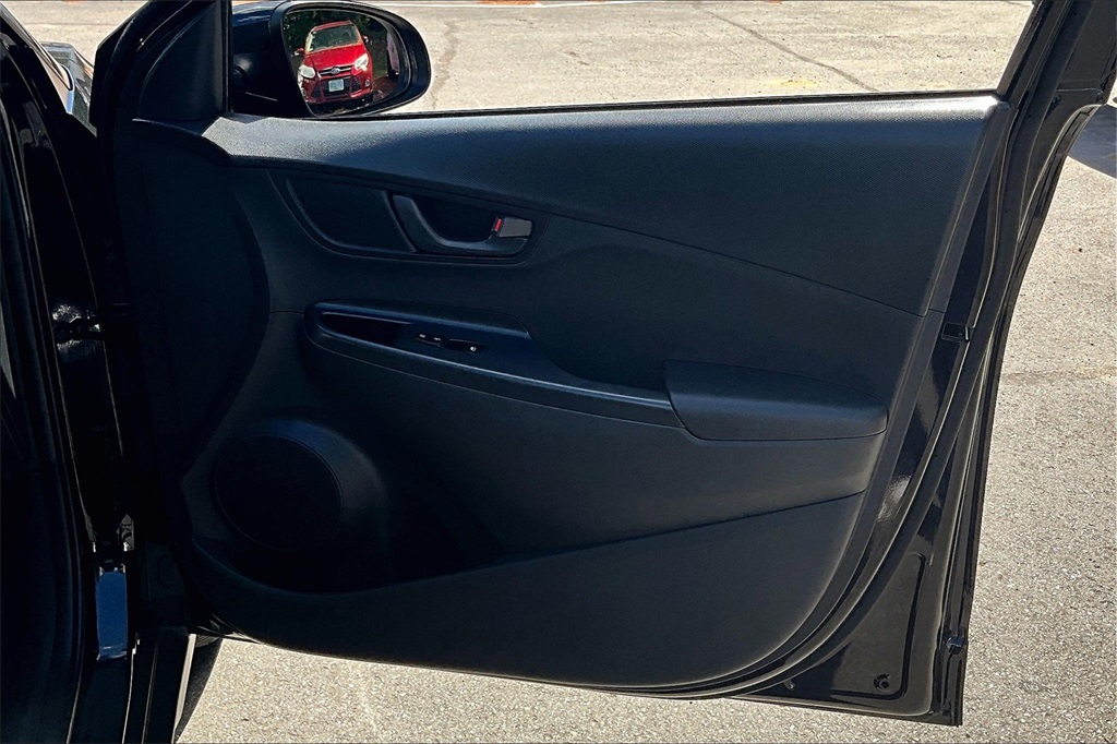 2023 Hyundai Kona SEL - Photo 12