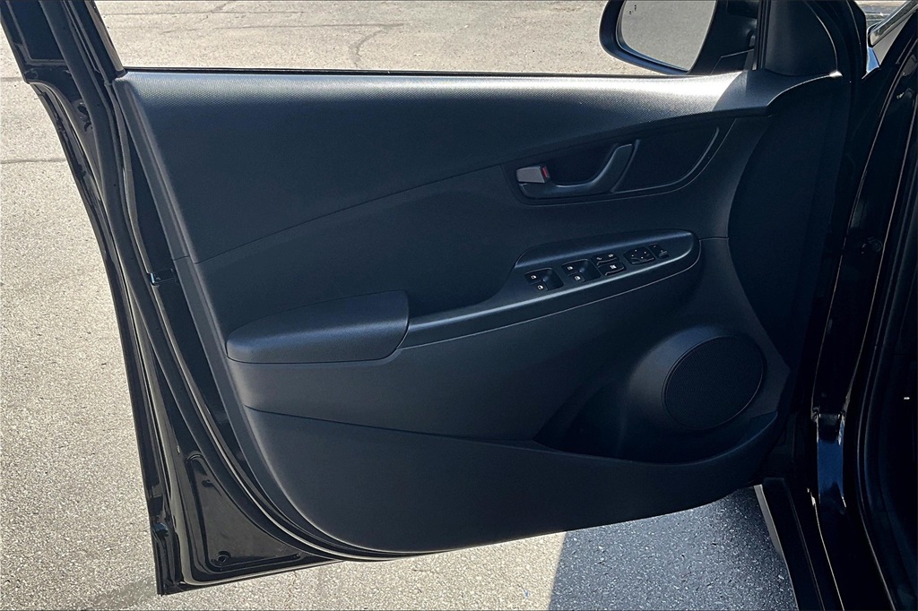 2023 Hyundai Kona SEL - Photo 9