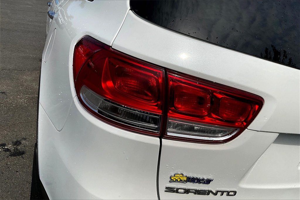 2017 Kia Sorento LX - Photo 31