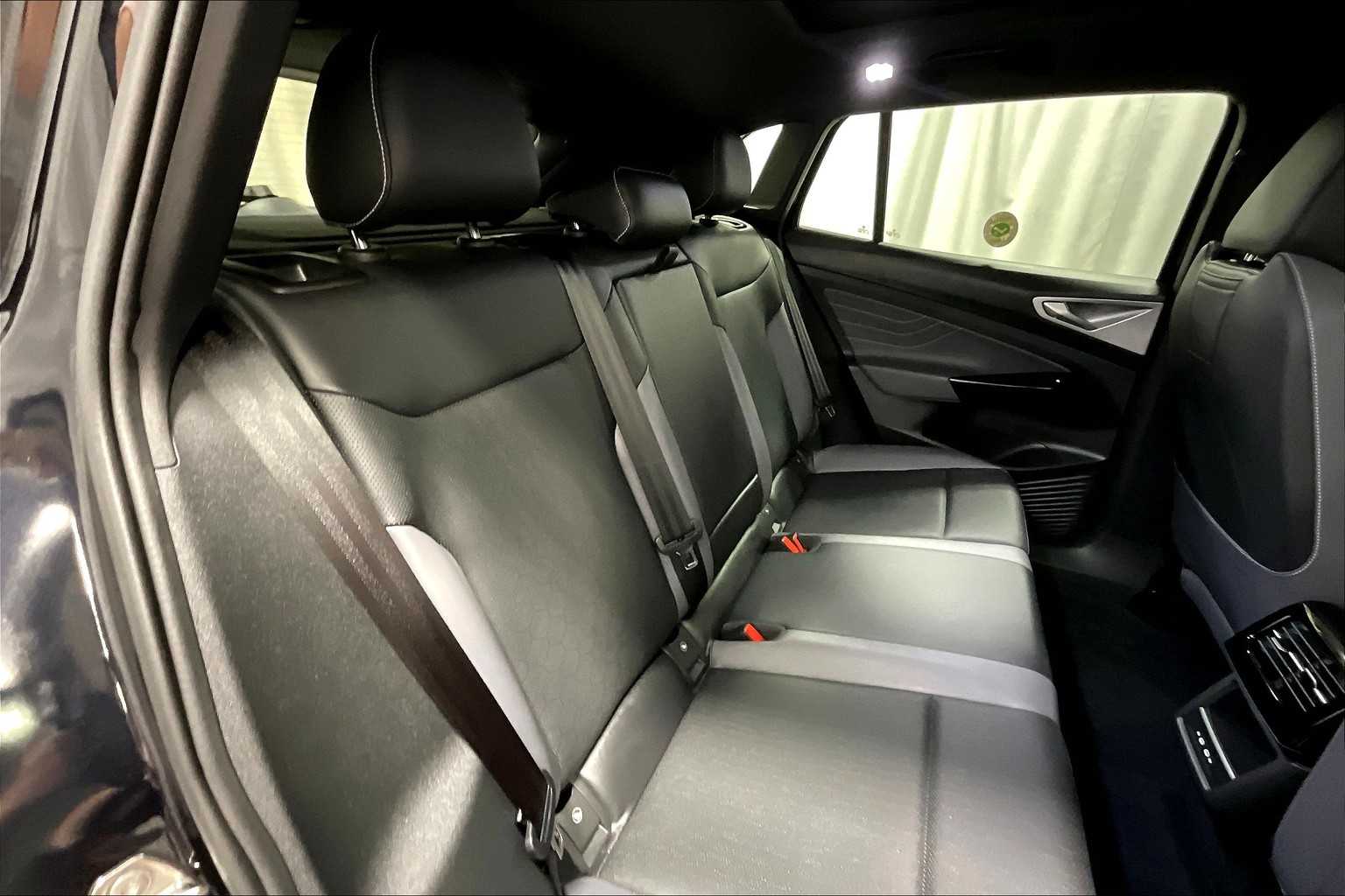 2023 Volkswagen ID.4 Pro S - Photo 17