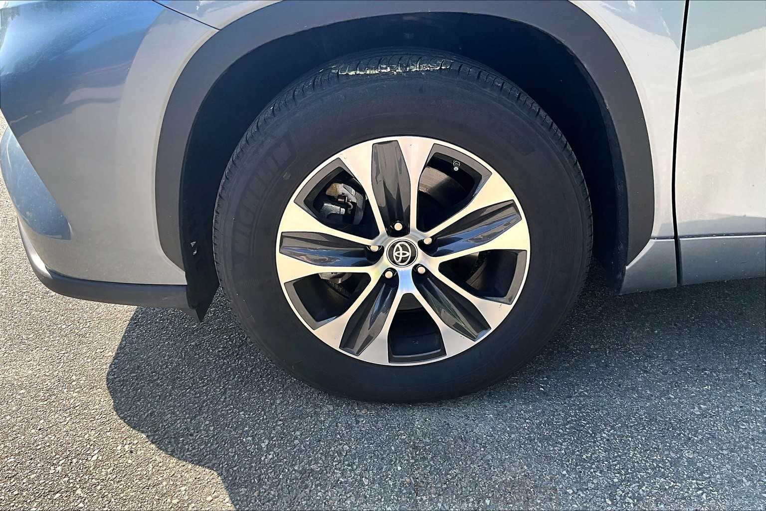 2020 Toyota Highlander XLE - Photo 4