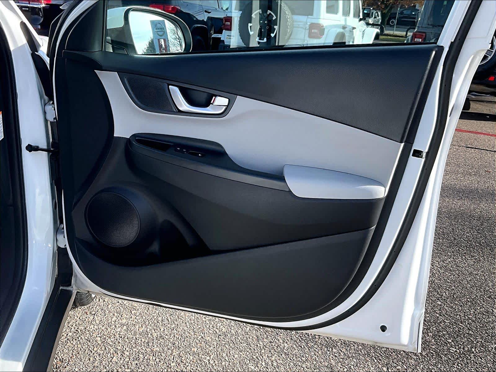 2023 Hyundai Kona Electric SE - Photo 12