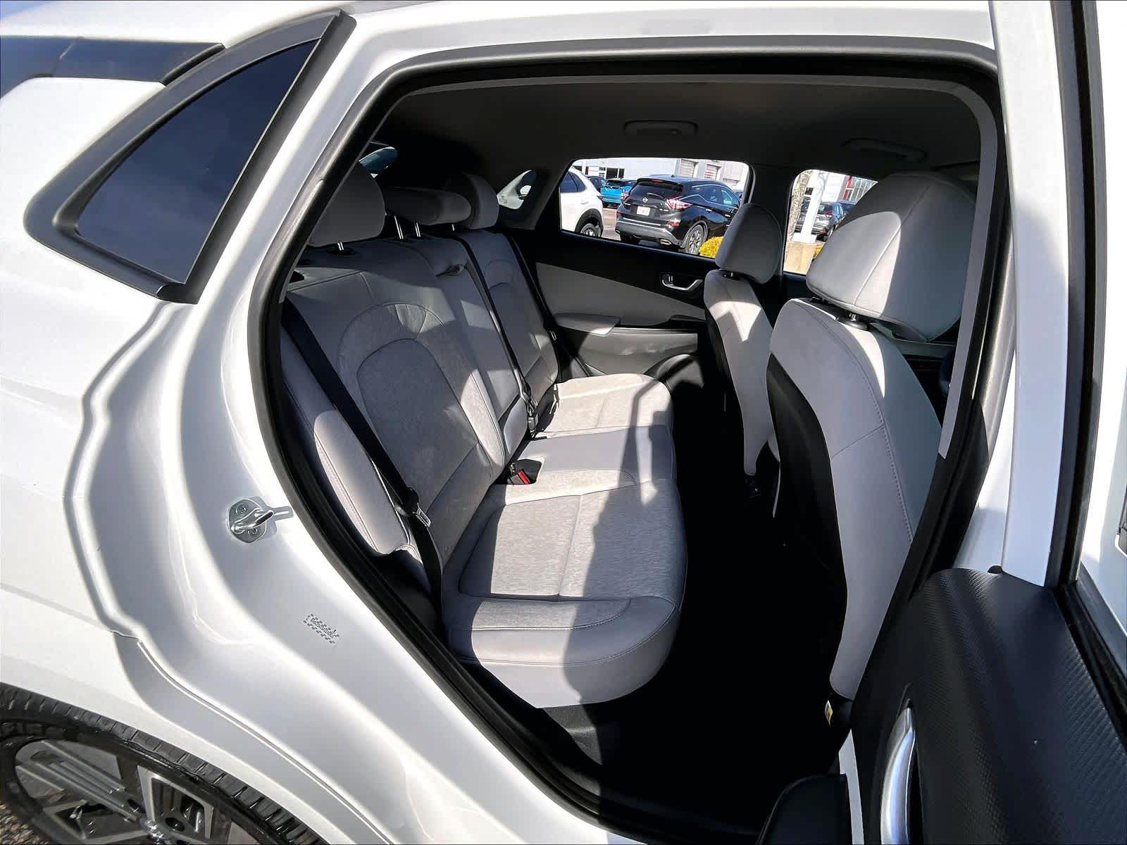 2023 Hyundai Kona Electric SE - Photo 16