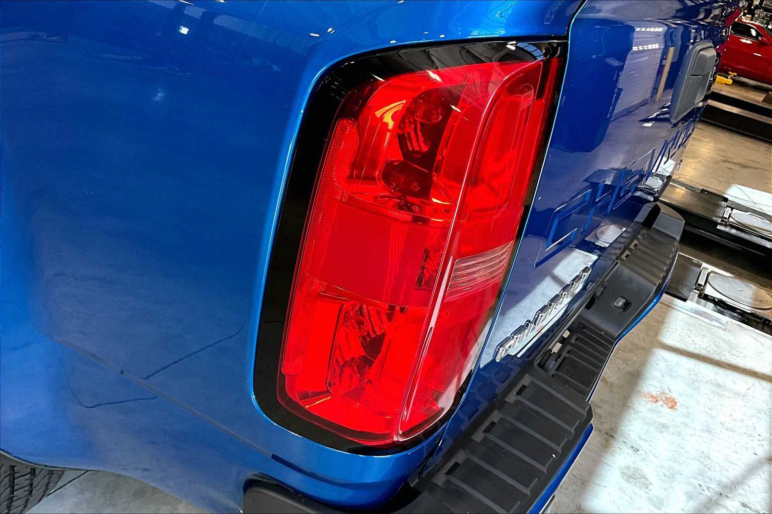 2021 Chevrolet Colorado 4WD LT - Photo 35