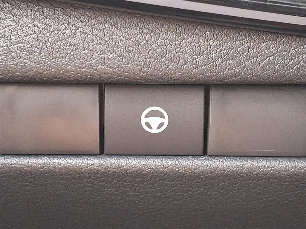 2025 Nissan Kicks SR - Photo 24