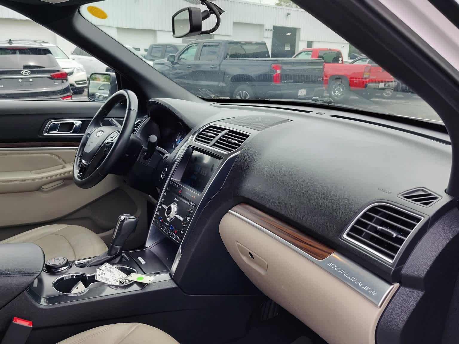 2019 Ford Explorer Limited - Photo 10