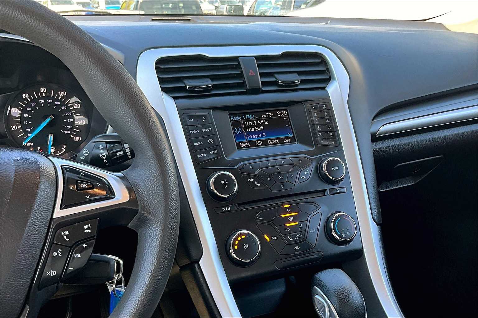 2014 Ford Fusion SE - Photo 18