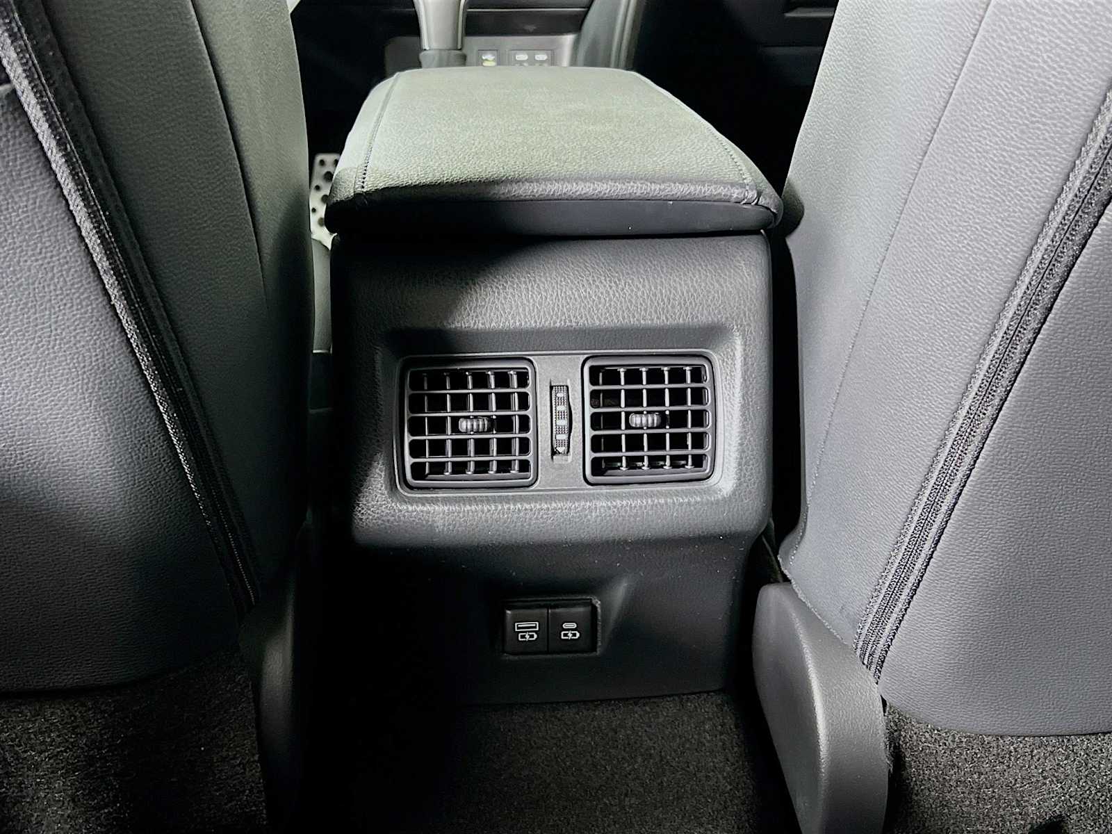 2025 Toyota Camry XSE - Photo 14