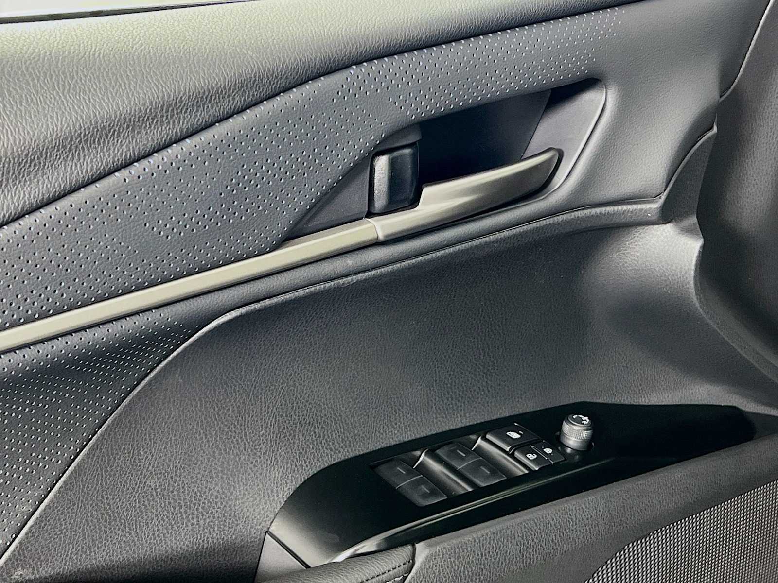 2025 Toyota Camry XSE - Photo 16