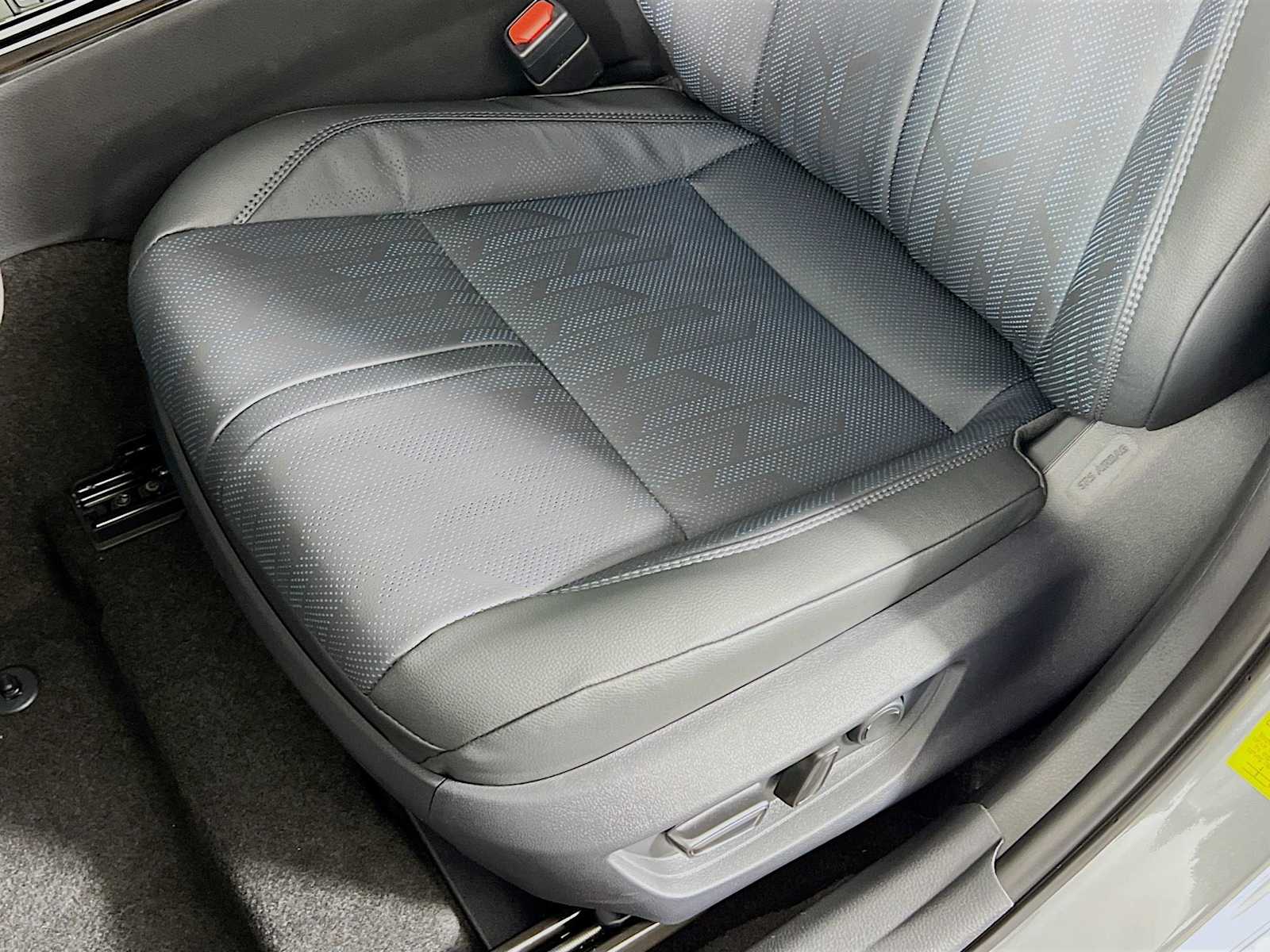 2025 Toyota Camry XSE - Photo 17