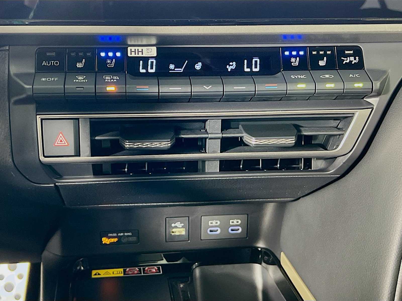 2025 Toyota Camry XSE - Photo 10