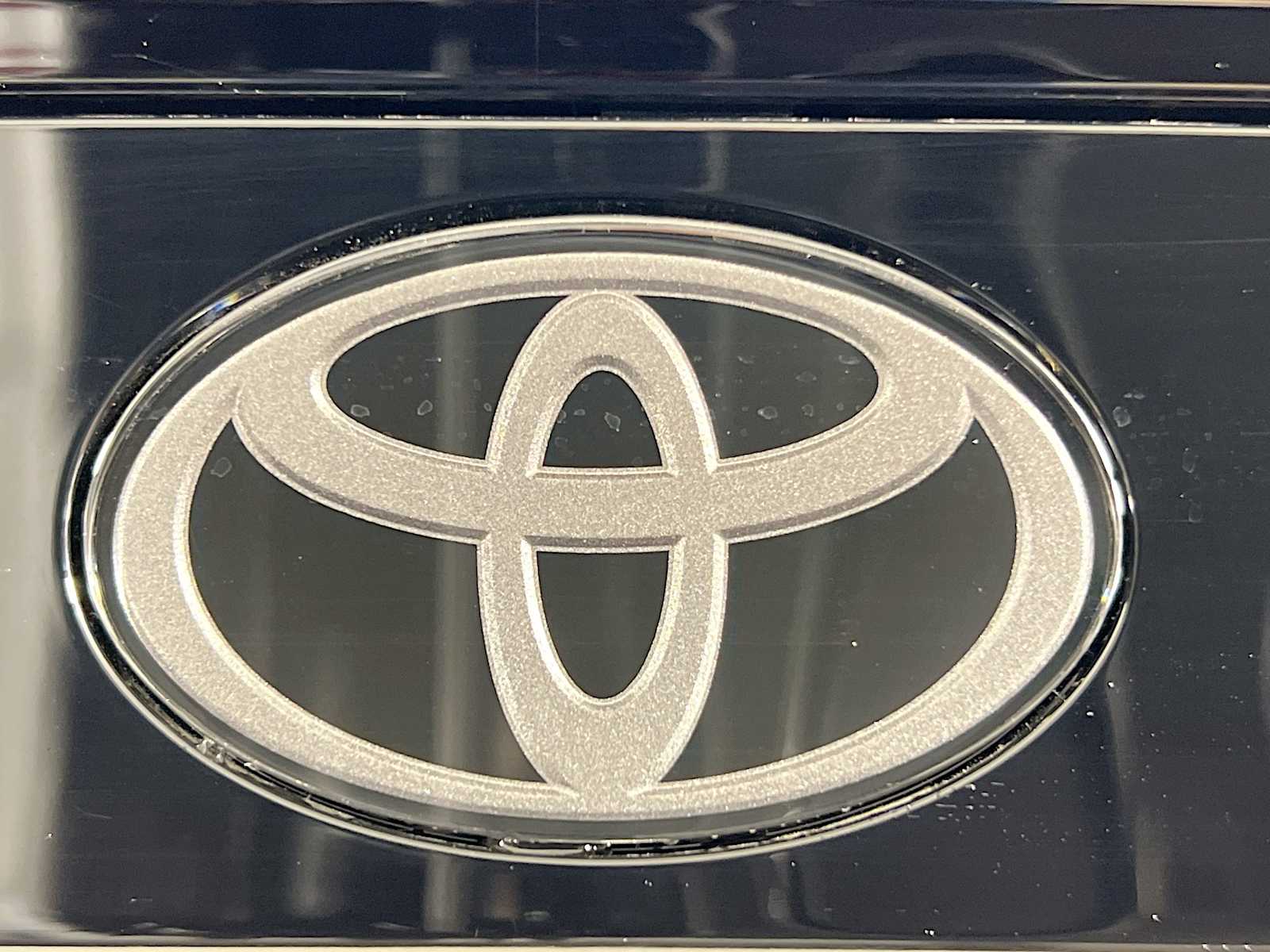 2026 Toyota Prius Limited - Photo 17