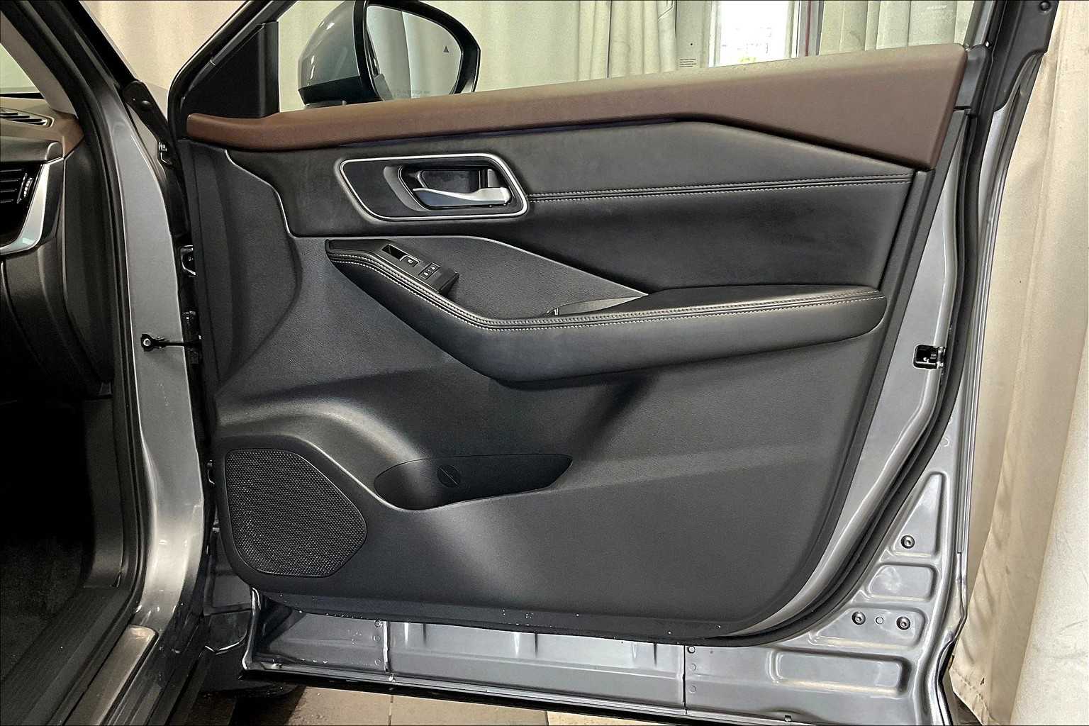 2023 Nissan Rogue Platinum - Photo 12