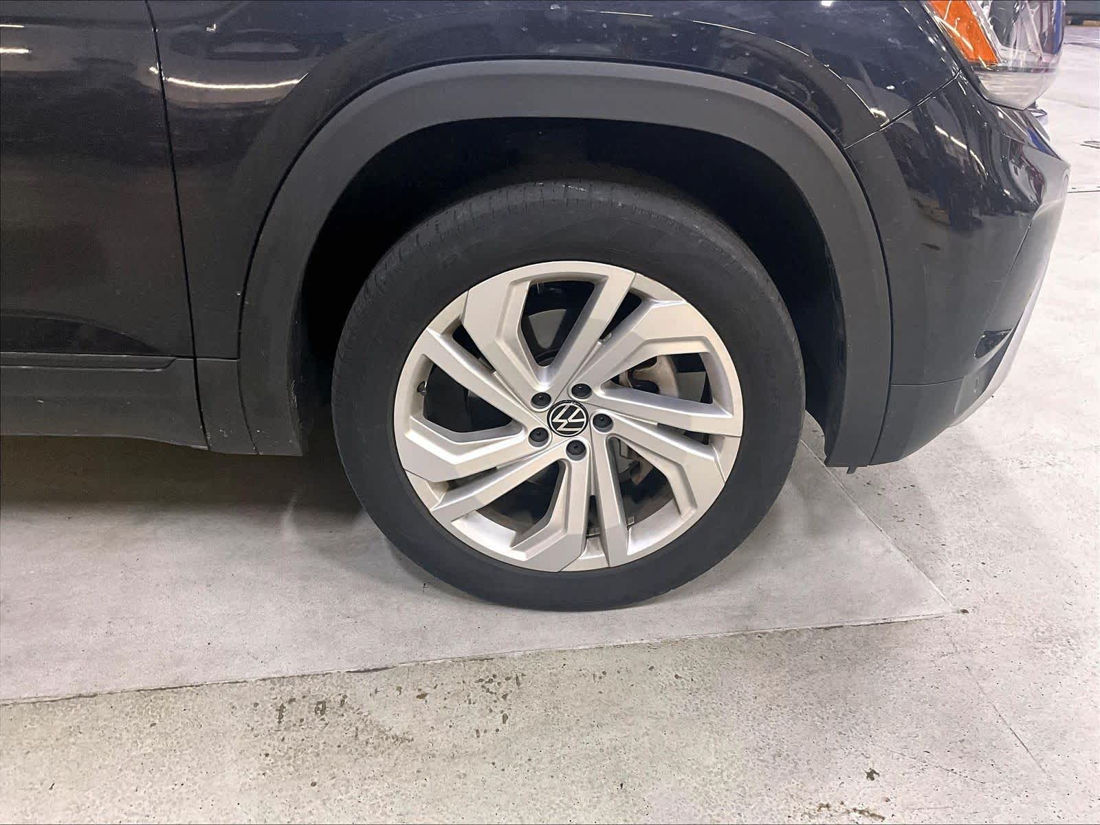 2023 Volkswagen Atlas 3.6L V6 SE w/Technology - Photo 4