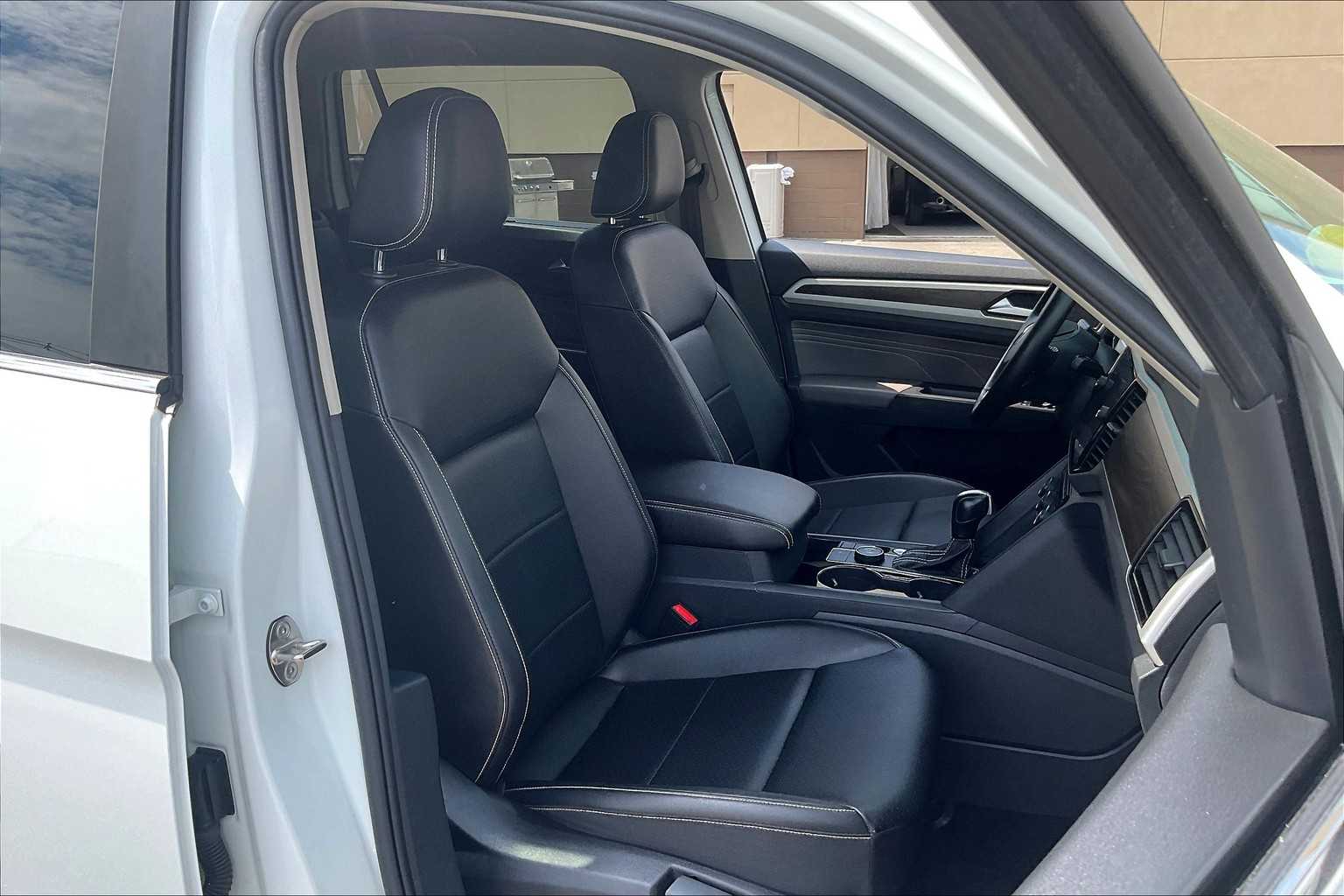 2022 Volkswagen Atlas 3.6L V6 SE w/Technology - Photo 11