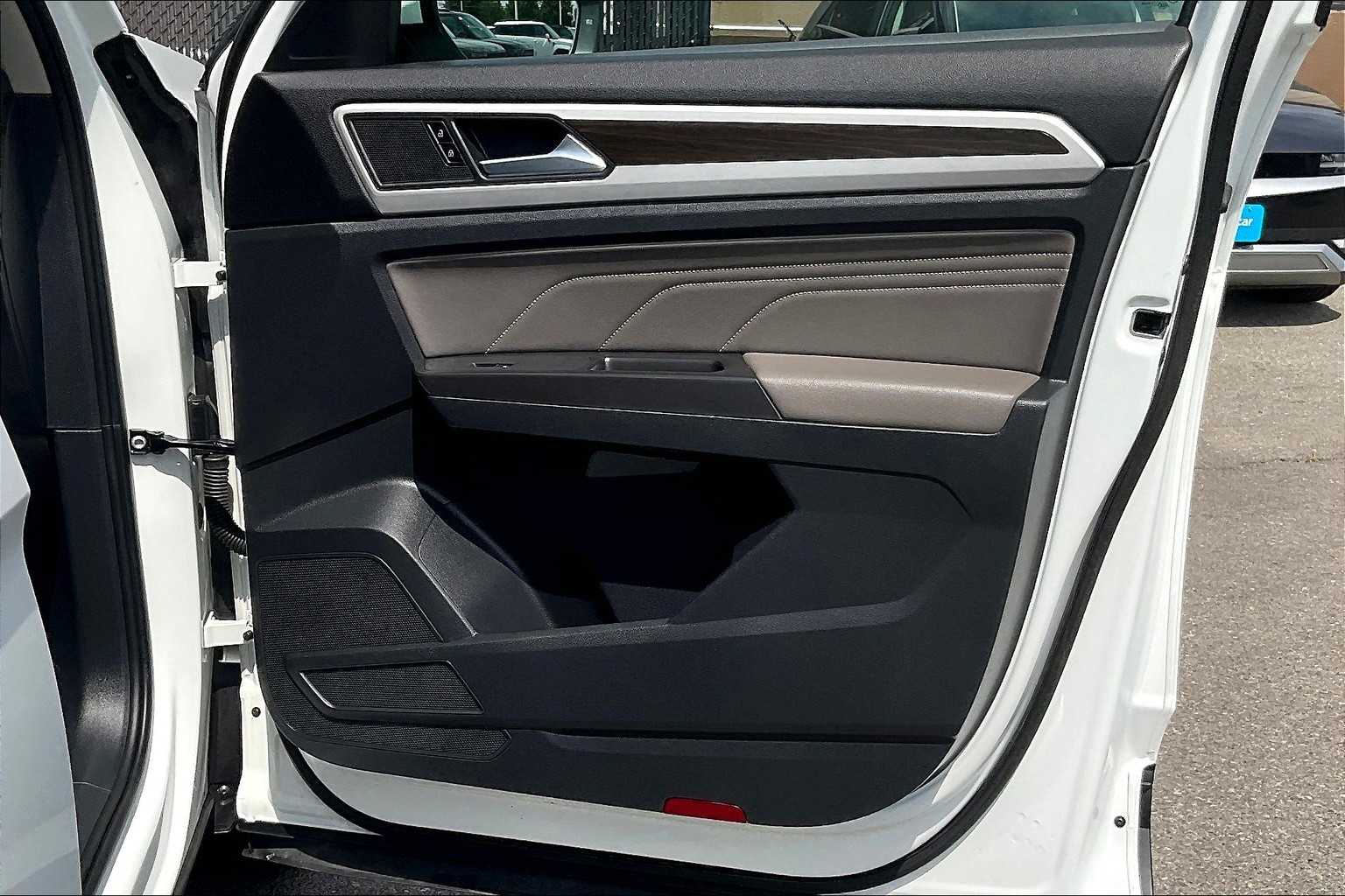 2022 Volkswagen Atlas 3.6L V6 SE w/Technology - Photo 12