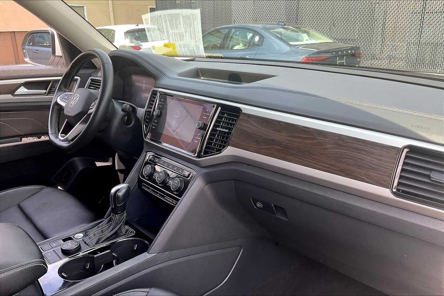 2022 Volkswagen Atlas 3.6L V6 SE w/Technology - Photo 14