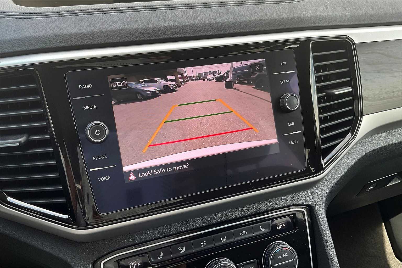 2022 Volkswagen Atlas 3.6L V6 SE w/Technology - Photo 19
