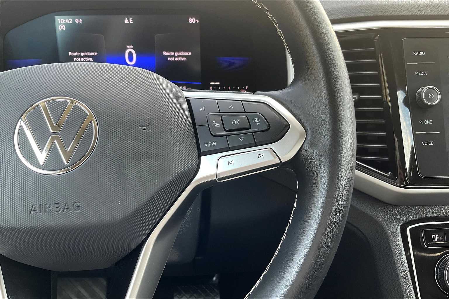 2022 Volkswagen Atlas 3.6L V6 SE w/Technology - Photo 23